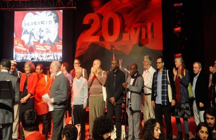 Enternasyonalin Bayrağı Türkiye’de Dalgalandı Enternasyonalin Bayrağı Türkiye’de Dalgalandı