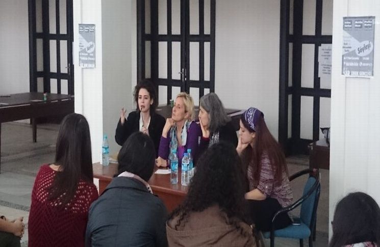 ‘Türkiye’de Kadının Mücadele Tarihi’ tartışıldı ‘Türkiye’de Kadının Mücadele Tarihi’ tartışıldı