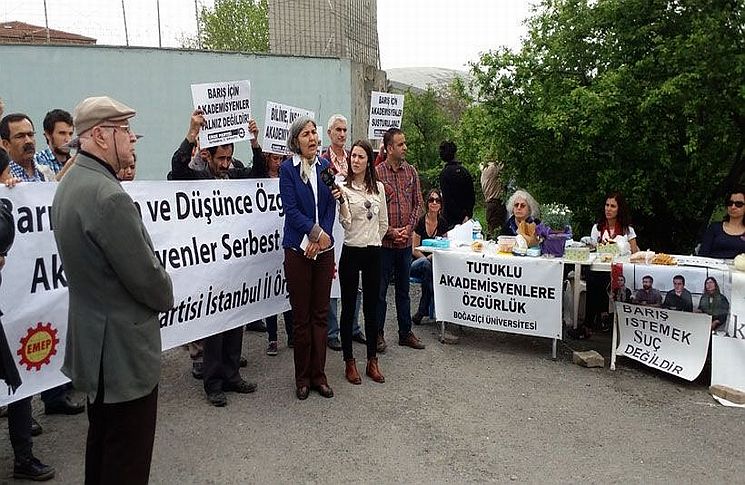 Tutuklu Akademisyenler İçin ‘Özgürlük Nöbeti’ne Emek Partisinden Destek