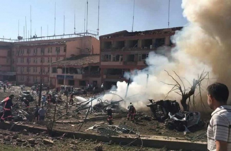 Bu Politikalarla Ülke Yıkıma Sürüklenmektedir. Bu Politikalarla Ülke Yıkıma Sürüklenmektedir.