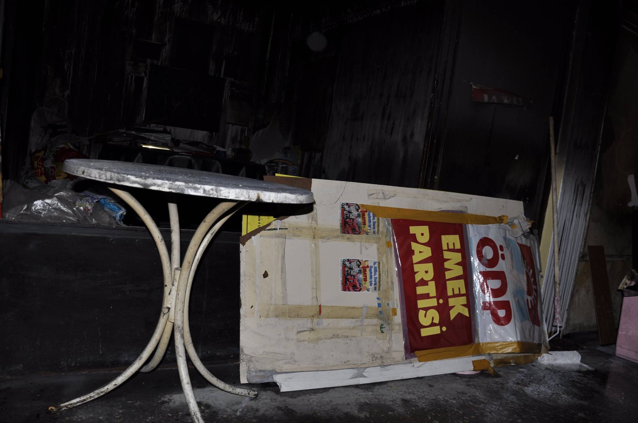 Lüleburgaz’da EMEP, ÖDP ve HDP’ye saldırı