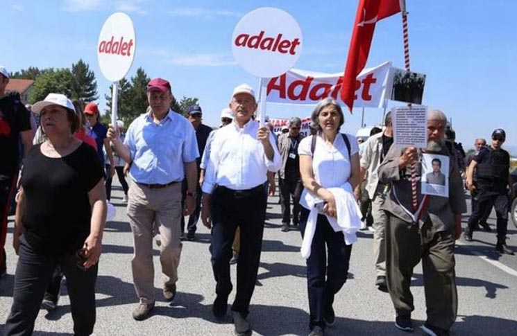 Adalet, Demokrasi İsteyenlerin Ortak Talebi