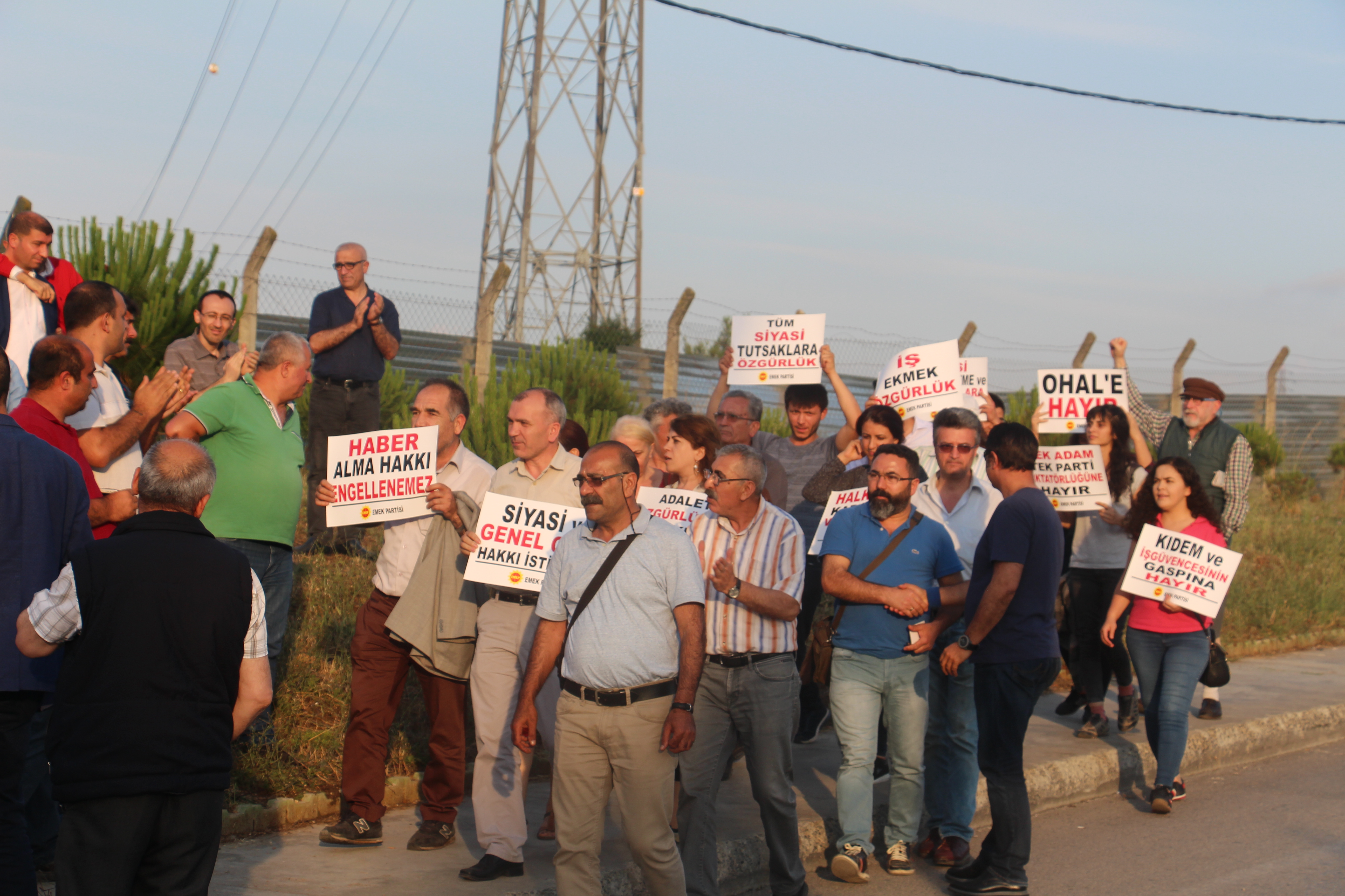 Maltepe’deki ‘Adalet Nöbeti’ni partimiz Kartal ilçe örgütümüz ziyaret etti
