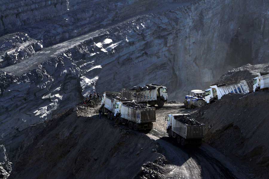 İşçiye mezar, iktidara Saray itibarı