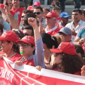 Demokrasi mücadelesi sandık romantizmine feda edilebilir mi? Demokrasi mücadelesi sandık romantizmine feda edilebilir mi?