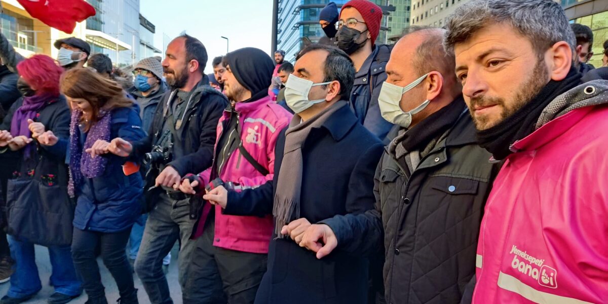 Aynı talepler için işçiler direnişteler