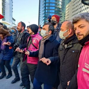 Aynı talepler için işçiler direnişteler