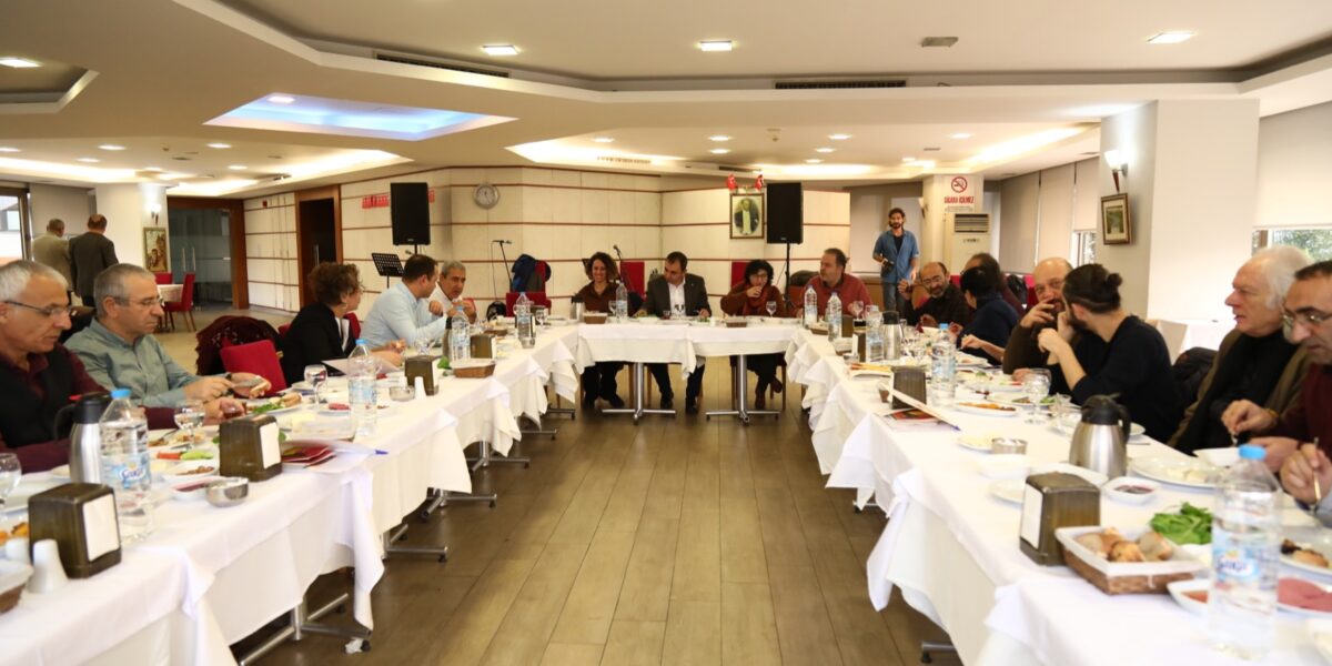 Ercüment Akdeniz: Bölgede barış, ülkede demokrasi Ercüment Akdeniz: Bölgede barış, ülkede demokrasi