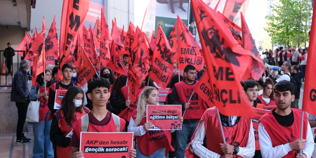 Yaşasın gençliğin örgütlü ve antiemperyalist mücadelesi!