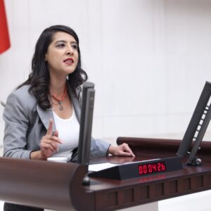 DEPREM BÖLGESİNDE İŞÇİLER NELER YAŞADI, HAYATLARI NASIL HİÇE SAYILDI, HAKLARI NASIL GASP EDİLDİ, NE TALEP EDİYORLAR?