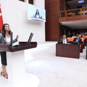 Kadınların Devlet Okullarında Bir Öğün Ücretsiz Yemek Talebi Kadınların Devlet Okullarında Bir Öğün Ücretsiz Yemek Talebi