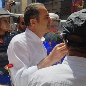 POLİS ANAYASA KARARINI TANIMAMAKTA ISRARCI