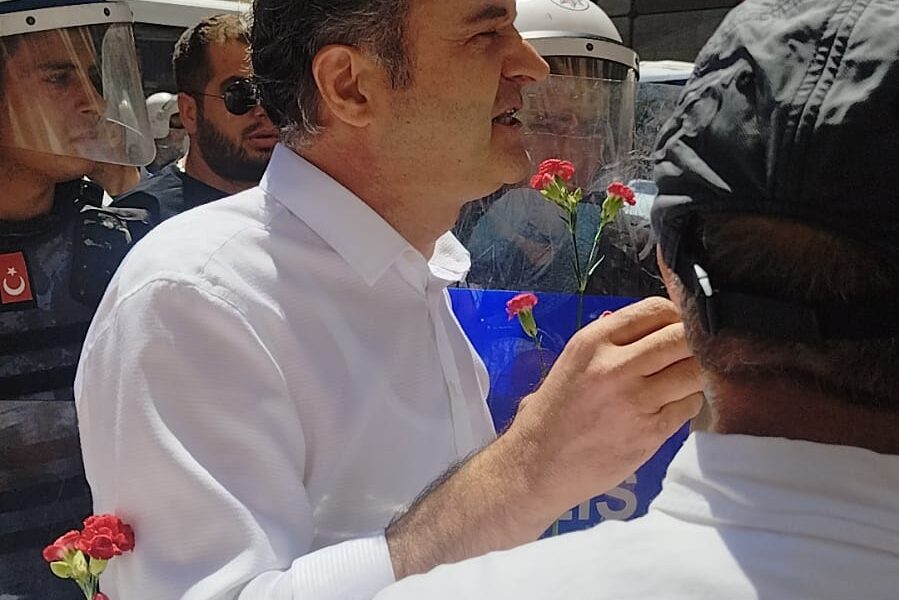 POLİS ANAYASA KARARINI TANIMAMAKTA ISRARCI