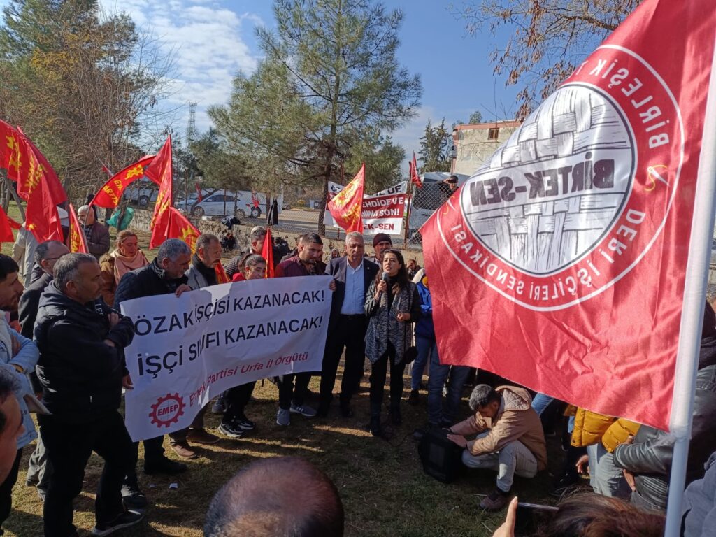 Emek Partisi Özak Tekstil işçilerini ziyaret etti: Bu baskı düzenini birlikte yıkacağız Emek Partisi Özak Tekstil işçilerini ziyaret etti: Bu baskı düzenini birlikte yıkacağız