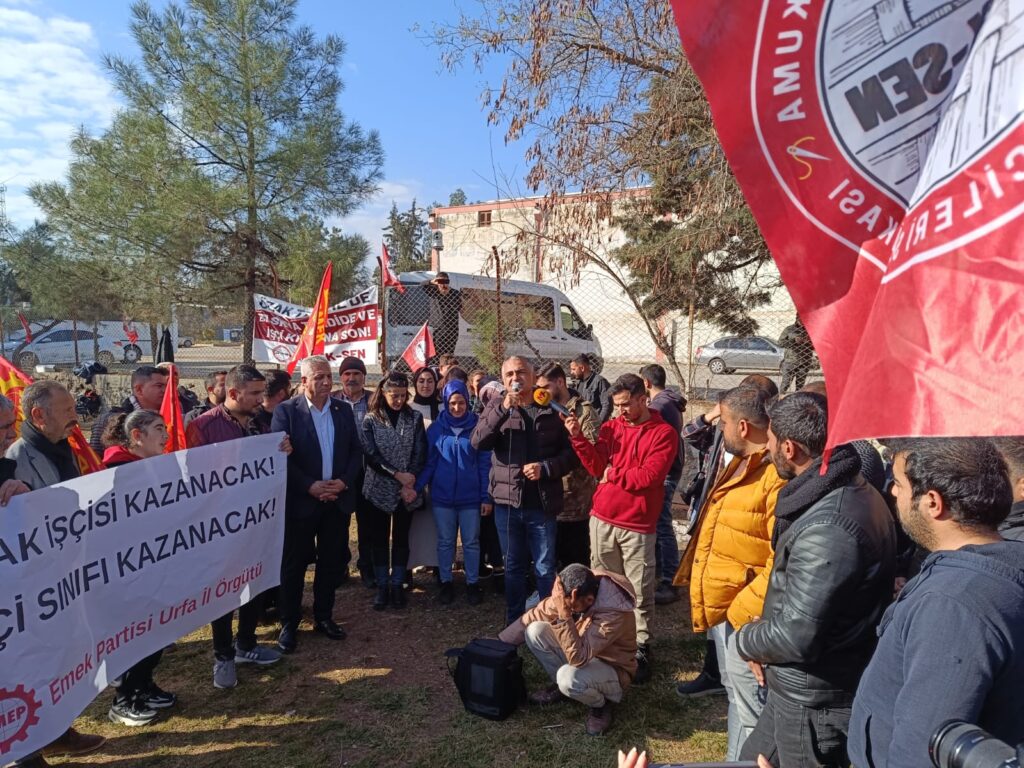 Emek Partisi Özak Tekstil işçilerini ziyaret etti: Bu baskı düzenini birlikte yıkacağız Emek Partisi Özak Tekstil işçilerini ziyaret etti: Bu baskı düzenini birlikte yıkacağız