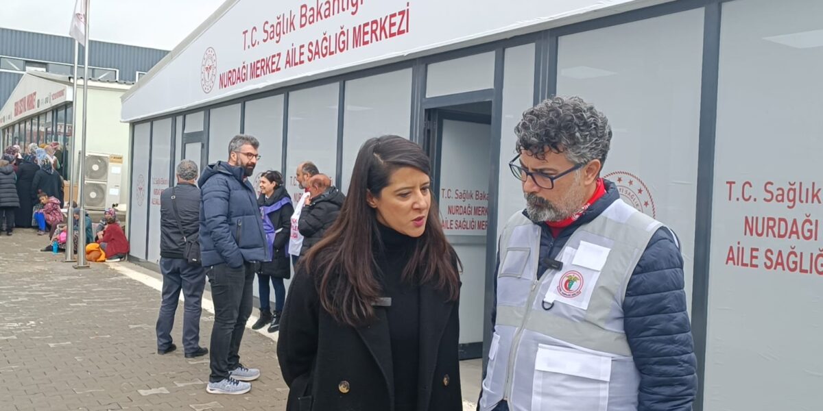 EMEP DEPREM BÖLGESİ ZİYARETLERİ DEVAM EDİYOR: ‘SAĞLIK HALA ENKAZ ALTINDA’ EMEP DEPREM BÖLGESİ ZİYARETLERİ DEVAM EDİYOR: ‘SAĞLIK HALA ENKAZ ALTINDA’