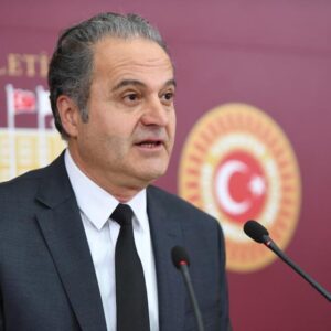 Belediye işçileri kamu işçisi midir? Yoksa belediye başkanlarının Partilerinin işçileri midir? Belediye işçileri kamu işçisi midir? Yoksa belediye başkanlarının Partilerinin işçileri midir?