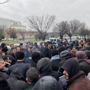 Antep’te iş bırakan işçilere seslenen Sevda Karaca: İşçilerin sesini, sözünü birleştirerek büyütmemiz lazım Antep’te iş bırakan işçilere seslenen Sevda Karaca: İşçilerin sesini, sözünü birleştirerek büyütmemiz lazım