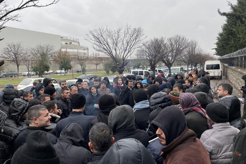 Antep’te iş bırakan işçilere seslenen Sevda Karaca: İşçilerin sesini, sözünü birleştirerek büyütmemiz lazım Antep’te iş bırakan işçilere seslenen Sevda Karaca: İşçilerin sesini, sözünü birleştirerek büyütmemiz lazım