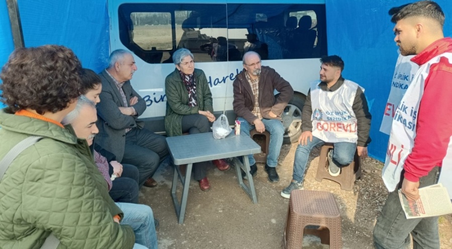 EMEP’in Bursa adayı Gürkan, eylemdeki işçileri ziyaret etti