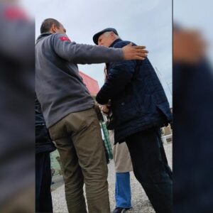 EMEP Eskişehir İl Örgütü, Ford işçilerine bildiri dağıttığı sırada Türk Metal’in müdahalesiyle karşılaştı