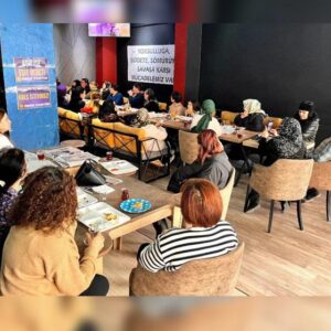 EMEP Kocaeli adayı Arzu Erkan: Çocuklarımıza değil kaldırım taşına harcadılar EMEP Kocaeli adayı Arzu Erkan: Çocuklarımıza değil kaldırım taşına harcadılar