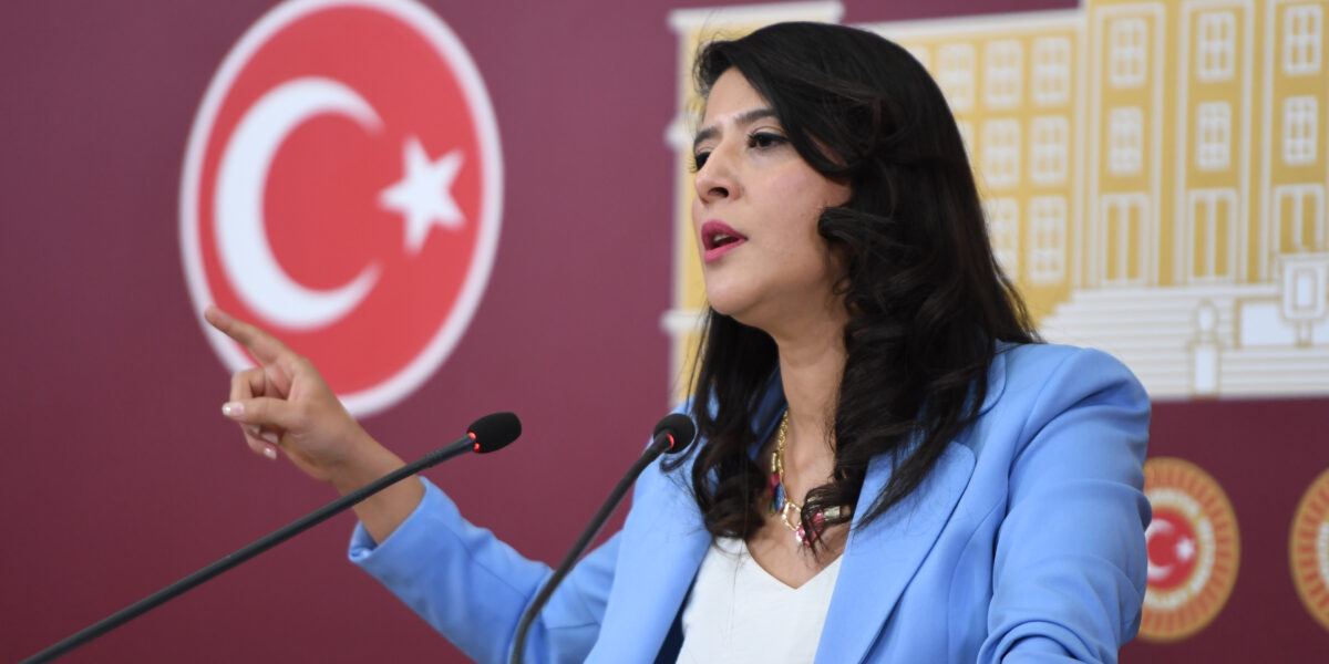 SEVDA KARACA PTT BAŞMÜDÜRÜNÜ ULAŞTIRMA BAKANINA SORDU