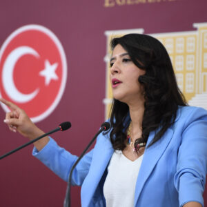 SEVDA KARACA PTT BAŞMÜDÜRÜNÜ ULAŞTIRMA BAKANINA SORDU