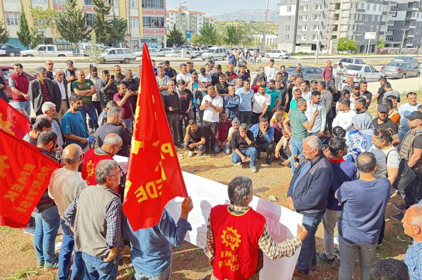 EMEP heyeti direnişteki Mega Polietilen işçilerini ziyaret etti: “İşciye zırnık yok, patrona kasa sonuna kadar açık”