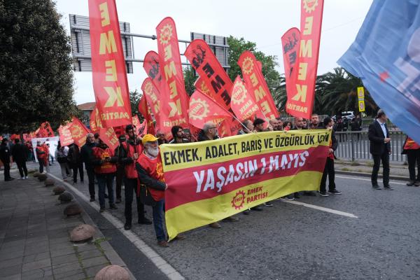 Sermayenin, tek adam iktidarının yasakçı tutumunun ve estirdiği polis terörünü lanetliyoruz.