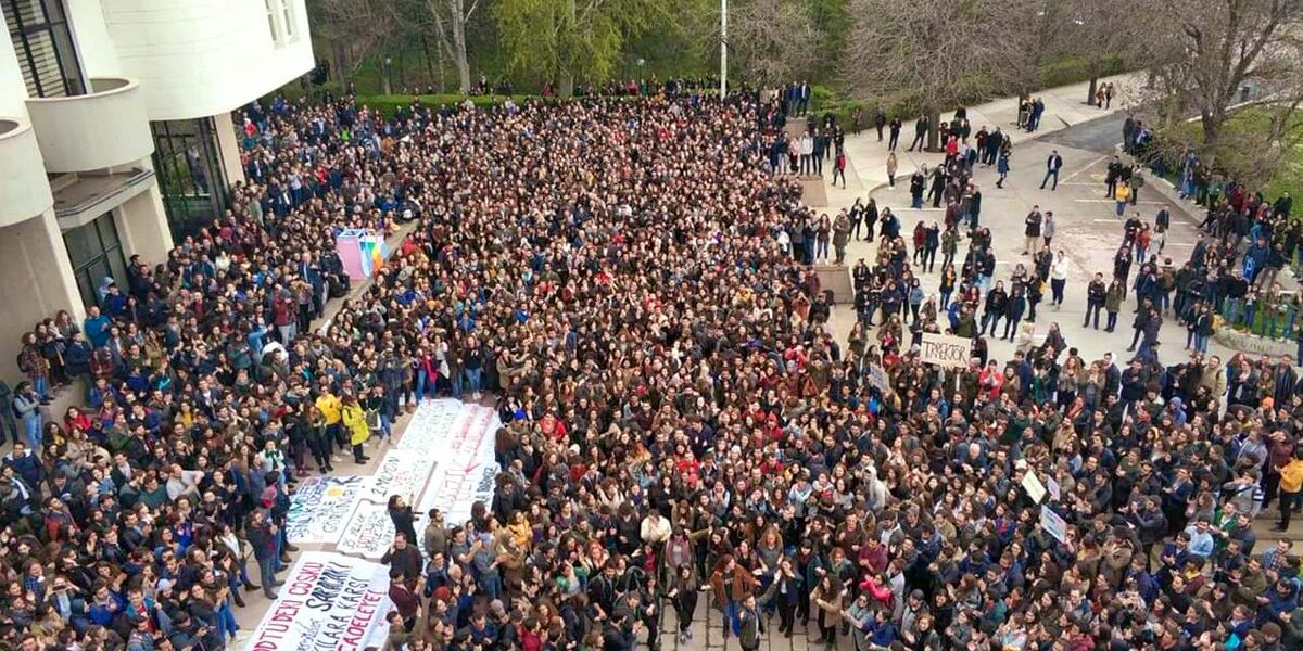 İskender Bayhan: “Yasal Bir Partinin Gençlik Örgütünün Üyesi Olmayı Suç Sayan Bu Şahıslar Kimden Güç Almaktadır?”
