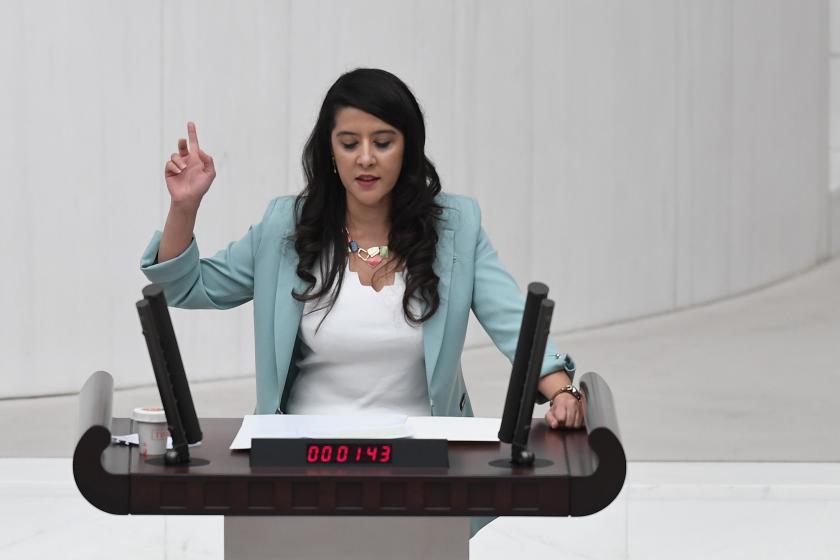 Sevda Karaca: Öğretmene kemer sıkma, diyanete lüks araç