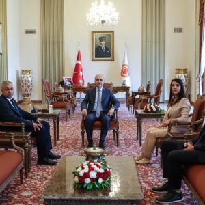 Meclis Başkanı Numan Kurtulmuş, Anayasa değişikliği gündemiyle EMEP heyetiyle görüştü. ‘Demokratik Anayasa kurucu meclisle olur’