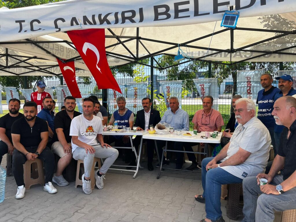 Dost düşman herkes bilsin ki emeğine, alın terine sahip çıkan işçiler ve emekçiler güzel günlerin ve mutlu yarınların garantisidir.