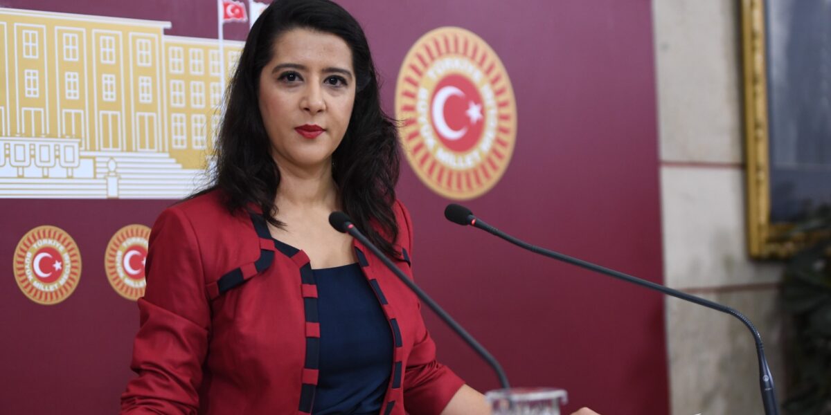 EMEP’Lİ KARACA’DAN BAKAN TEKİN’E: ÖZEL SEKTÖR ÖĞRETMENLERİNİ Mİ FİŞLİYORSUNUZ?