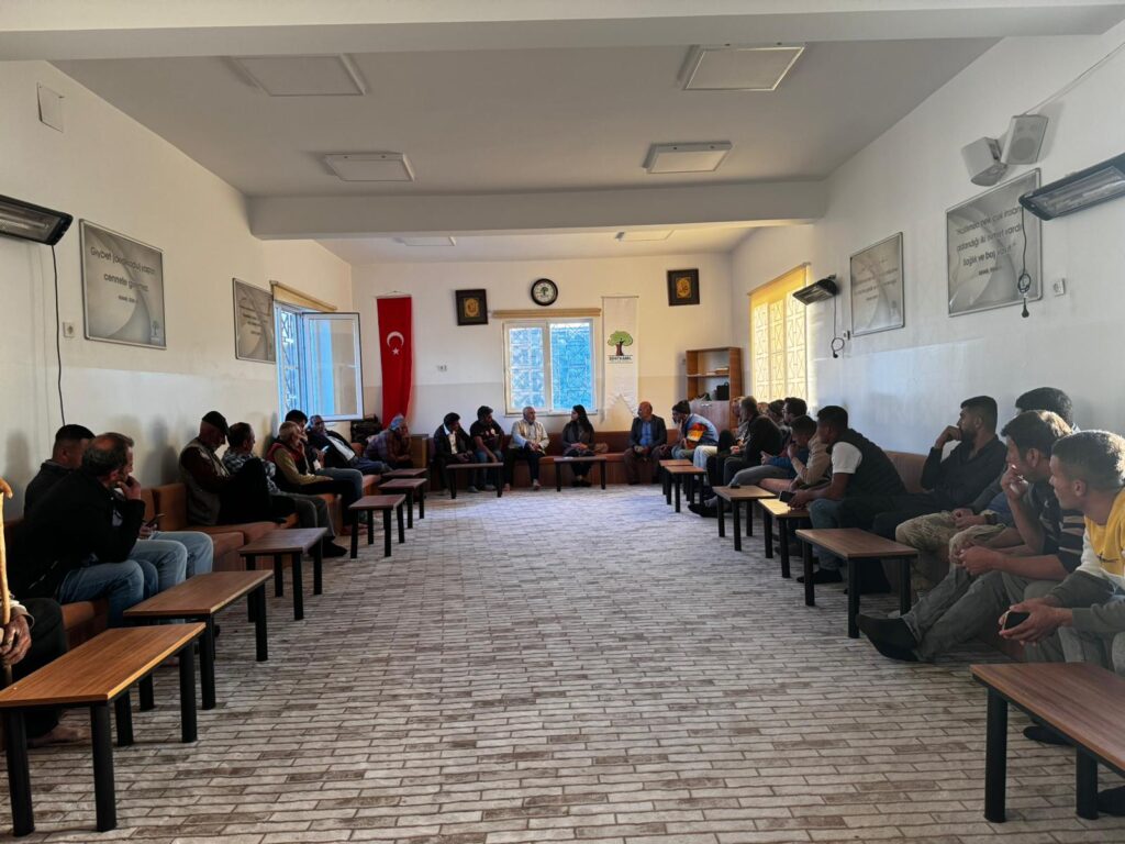 KARAKESEK KÖYLÜLERİ GÜNEŞ PANELİ PROJESİNE KARŞI: TOPRAKLARIMIZI VERMEYECEĞİZ!