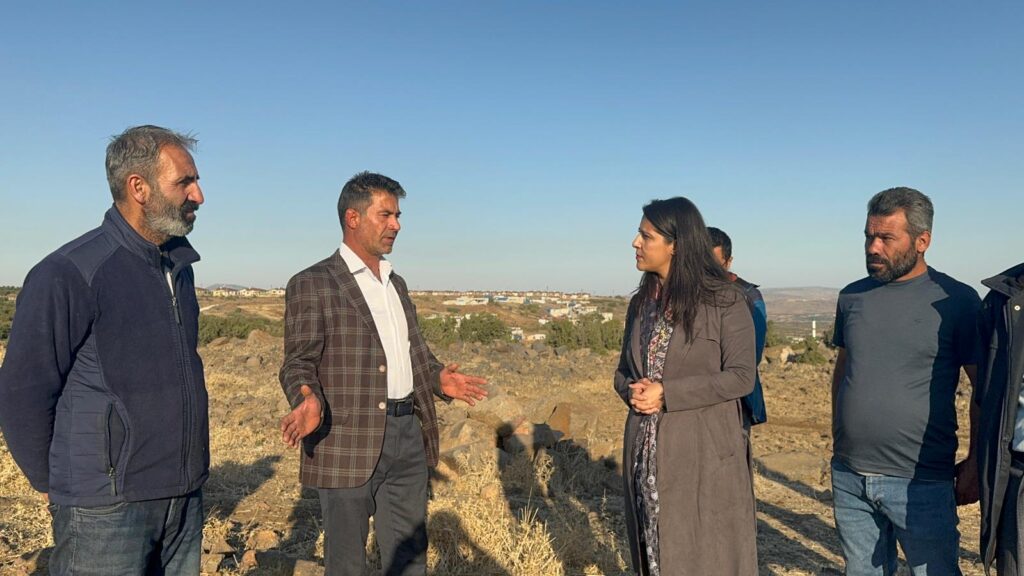 KARAKESEK KÖYLÜLERİ GÜNEŞ PANELİ PROJESİNE KARŞI: TOPRAKLARIMIZI VERMEYECEĞİZ!