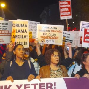 Kadın katliamlarının sıradanlaştırıldığı bu karanlığı birliğimizle, mücadelemizle yıkalım!