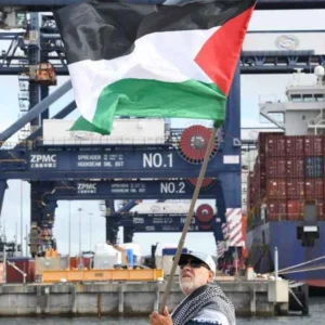 Bayhan’dan Bolat’a İsrail sorusu: Ticaret en kutsal değeriniz mi?