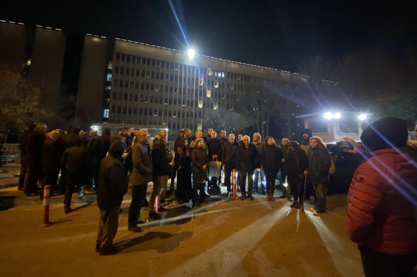 OPERASYONLAR DURDURULSUN, SENDİKACILAR, SİYASETÇİLER SERBEST BIRAKILSIN!