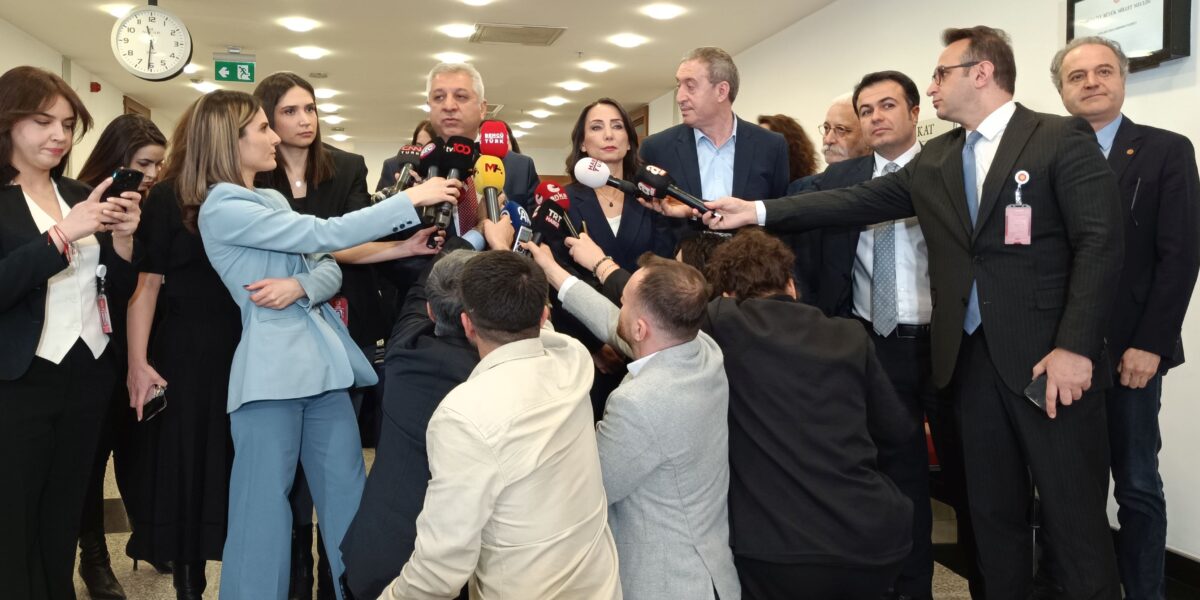 DEM Parti’den EMEP’e ziyaret: Çağrı askıda durmamalı