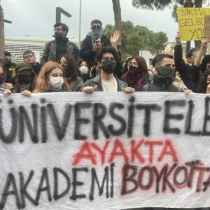 Bugün, üniversitelerimizde yaşanan tarihi bir dönemece tanıklık ediyoruz