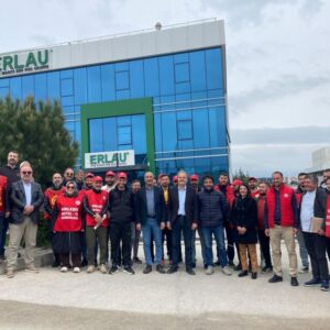 Sendikalı olduğu için işten atılan Erlau Metal işçilerinin eylemi sürüyor