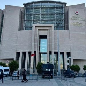 Gençlerin duruşmasına aileler alınmıyor | İskender Bayhan: Adaletsizlikte bile bir standart gözetmiyorlar