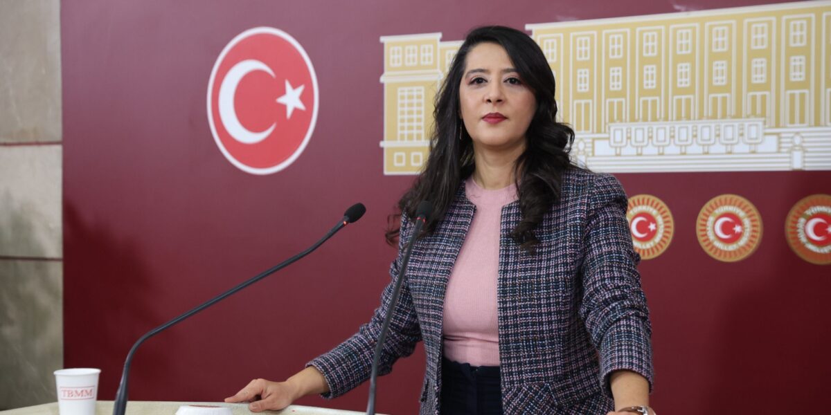 Sevda Karaca: Deprem suçlusunu kaçıran kaymakam hakkında neden işlem yapılmadı? Sevda Karaca: Deprem suçlusunu kaçıran kaymakam hakkında neden işlem yapılmadı?