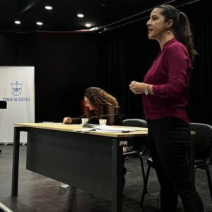 Sevda Karaca İzmir’de gençlerle buluştu