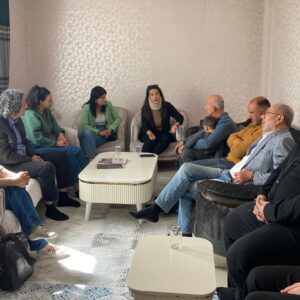 Karaca, tutuklu Emek Gençliği MYK Üyesi Selinay Uzuntel’in ailesini ziyaret etti