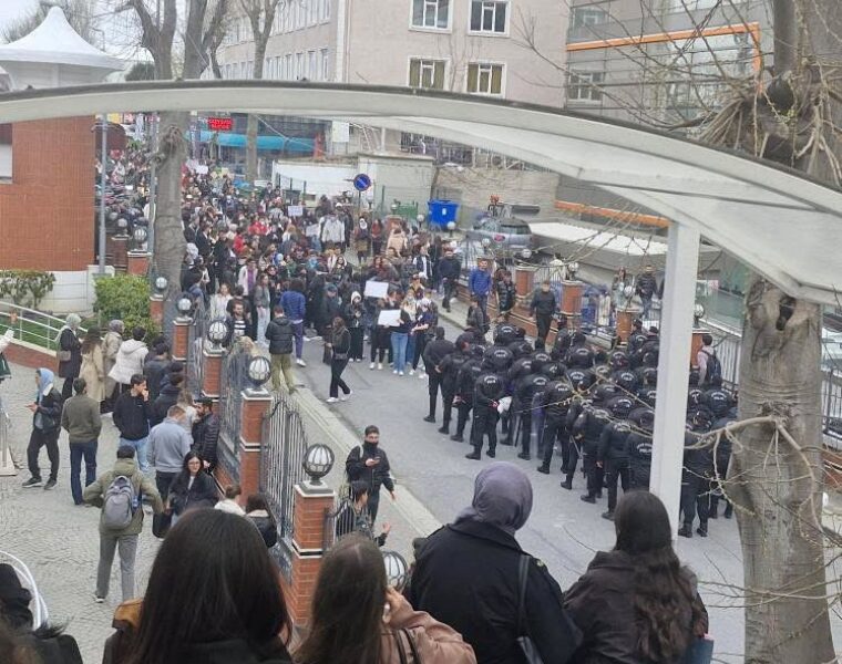 İskender Bayhan: Boykot yapan öğrencilere tehdit ve fișleme yapılıyor