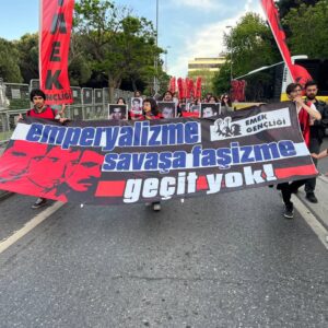 Yüzlerce genç Deniz, Yusuf, Hüseyin için Dolmabahçe’ye yürüdü