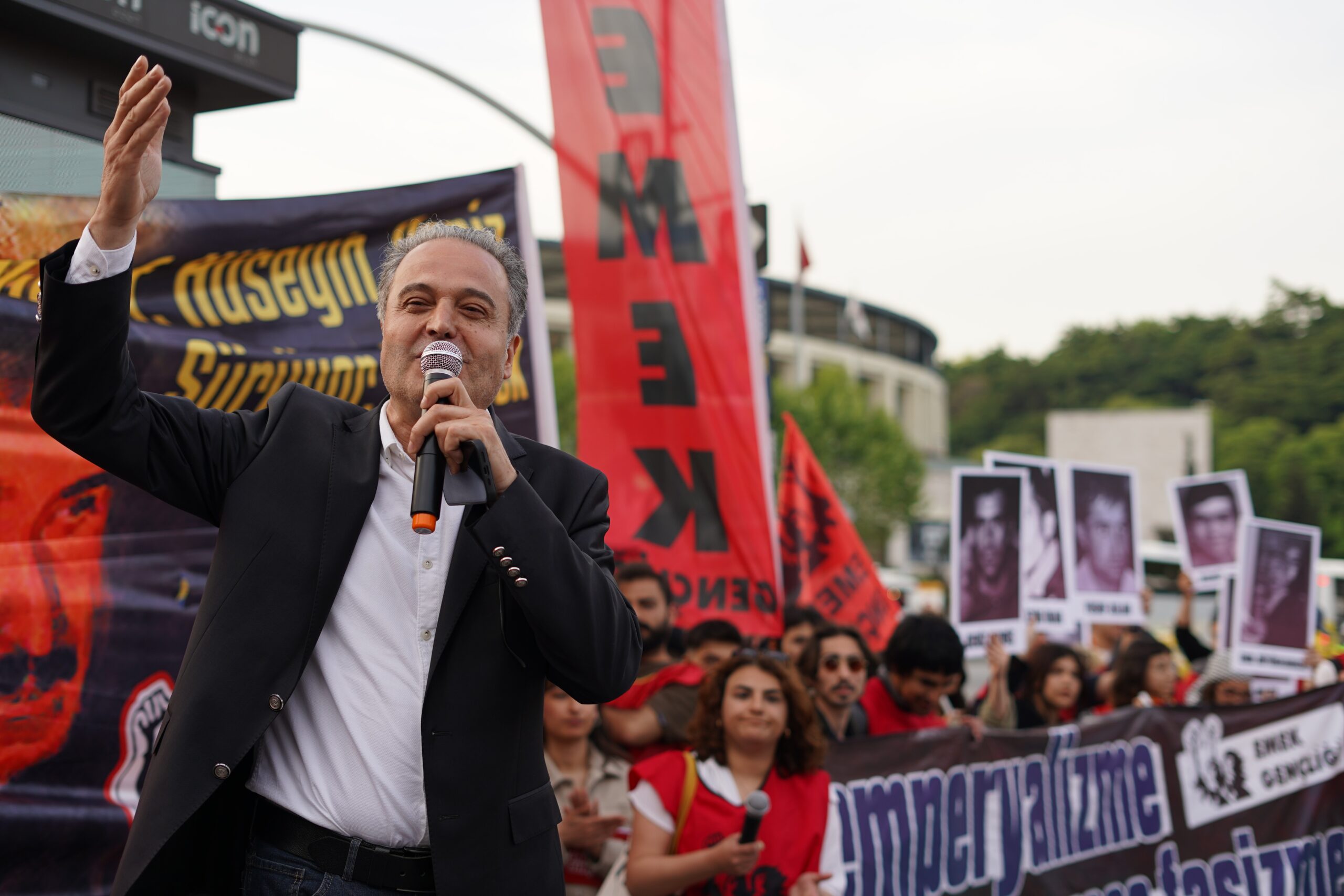 Bayhan İsrail’in alıkoyduğu 3 milletvekilini gündeme getirdi: “Siyaset başka ticaret başka anlayışını hiç bırakmadınız” Bayhan İsrail’in alıkoyduğu 3 milletvekilini gündeme getirdi: “Siyaset başka ticaret başka anlayışını hiç bırakmadınız”